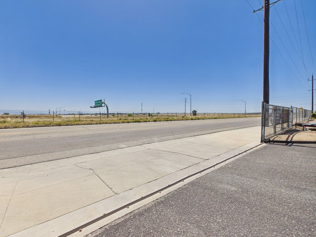 10204 HWY 41 - Photo 2
