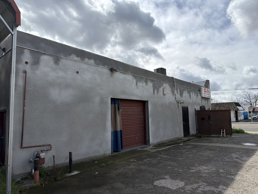 1100 N Fresno St - Photo 2