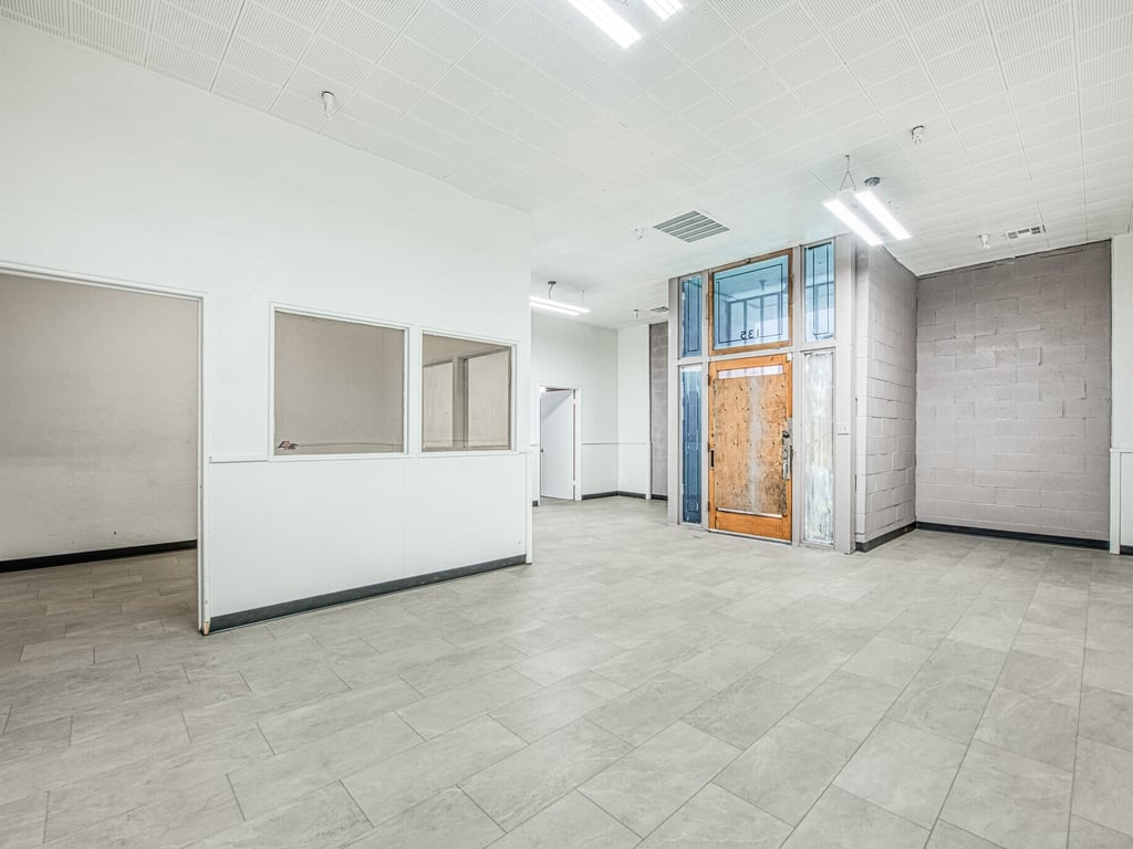 135 Van Ness Avenue - Photo 2