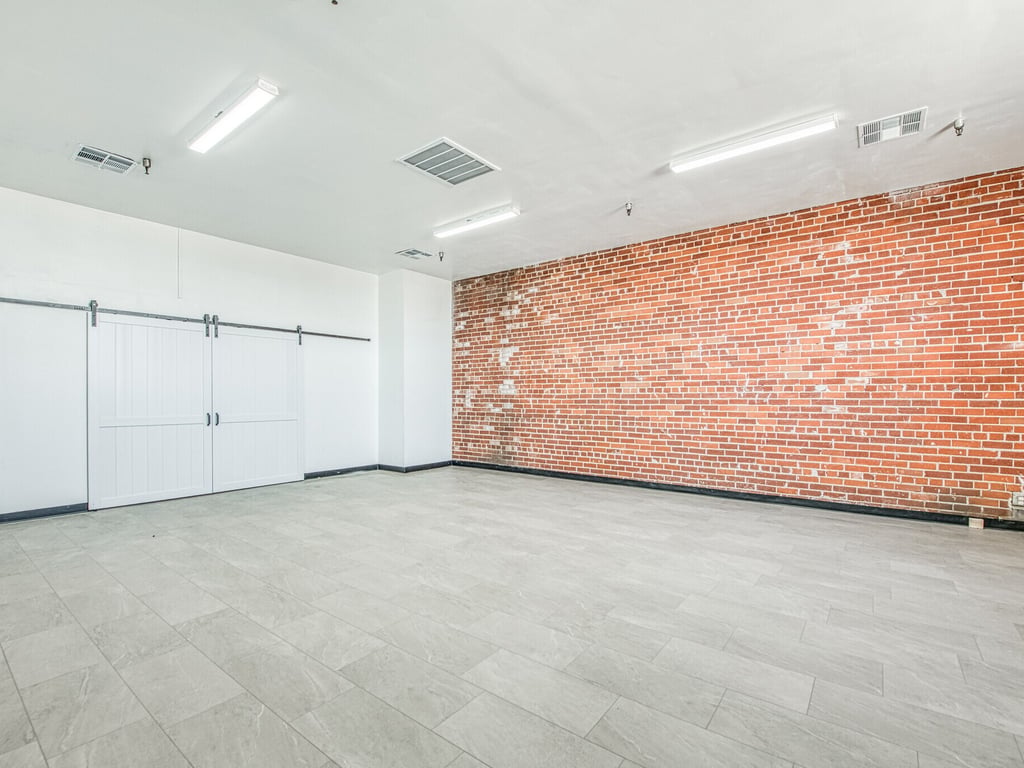 135 Van Ness Avenue - Photo 3