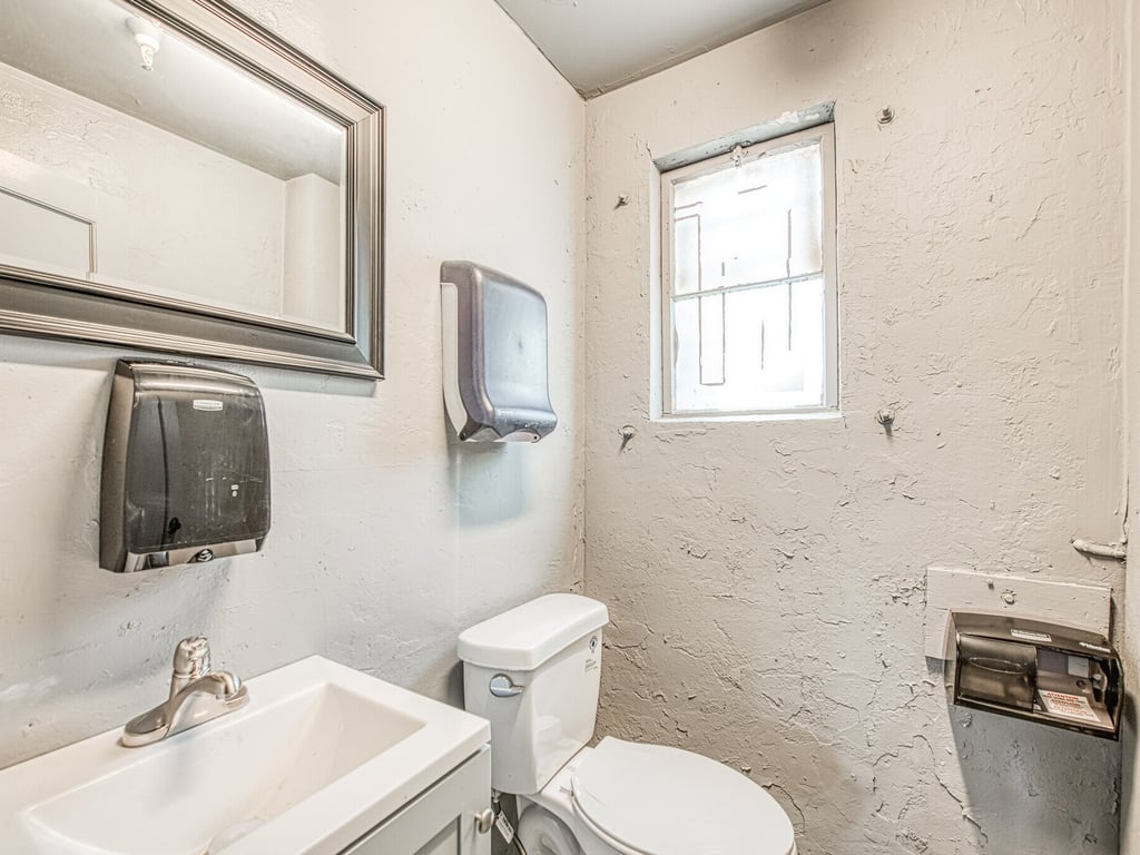 135 Van Ness Avenue - Photo 7