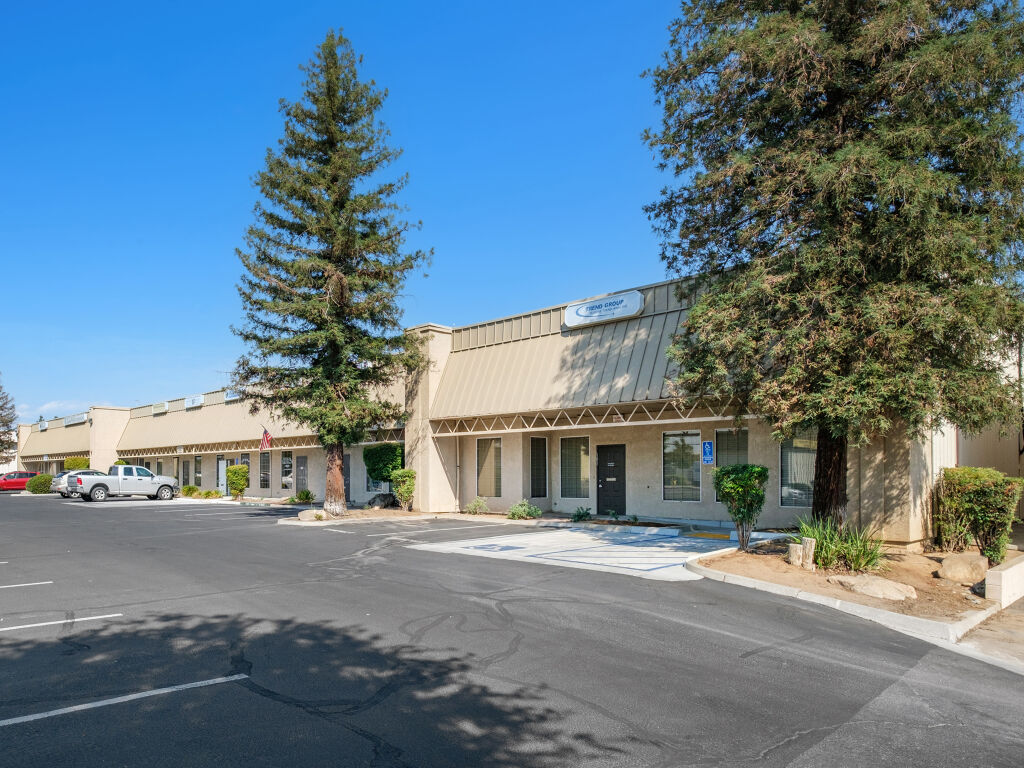 1486 Tollhouse Rd, Clovis