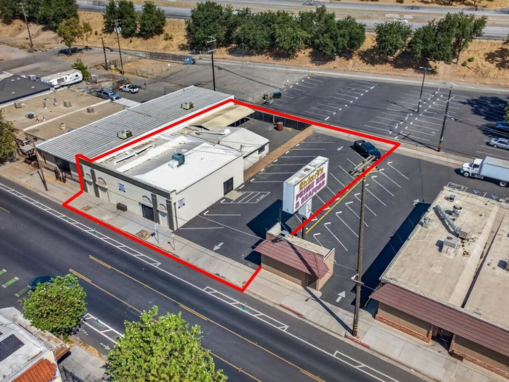 1533 E Belmont Ave - Photo 5