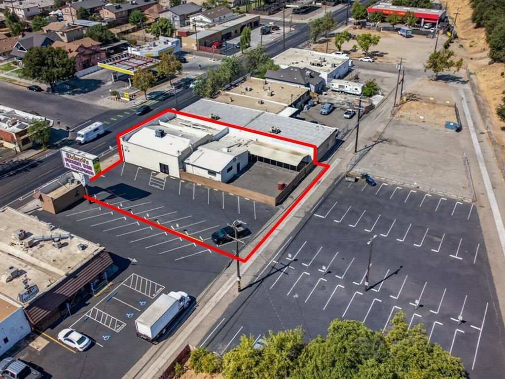 1533 E Belmont Ave - Photo 6