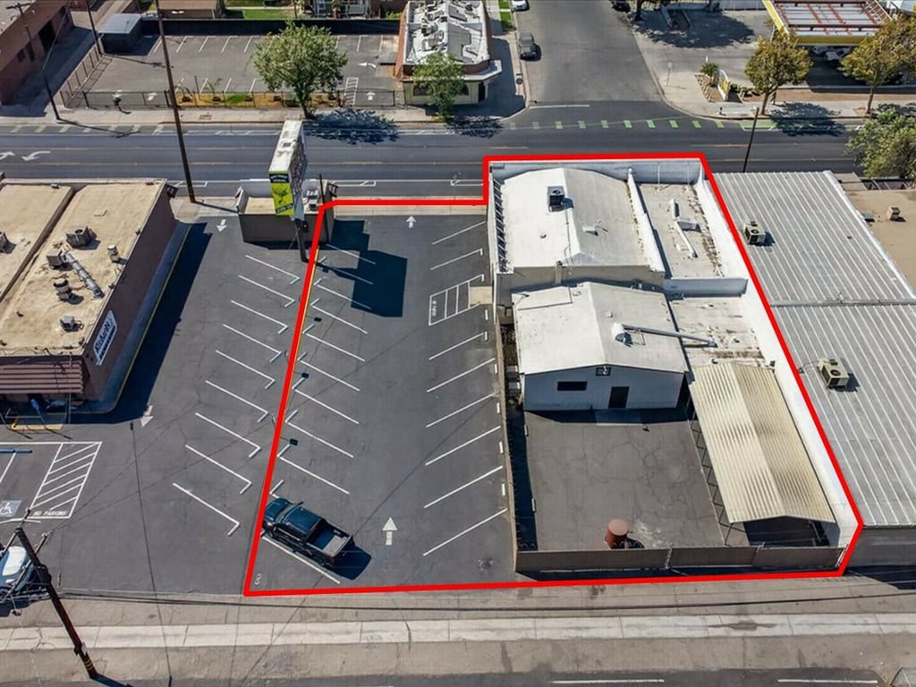 1533 E Belmont Ave - Photo 7