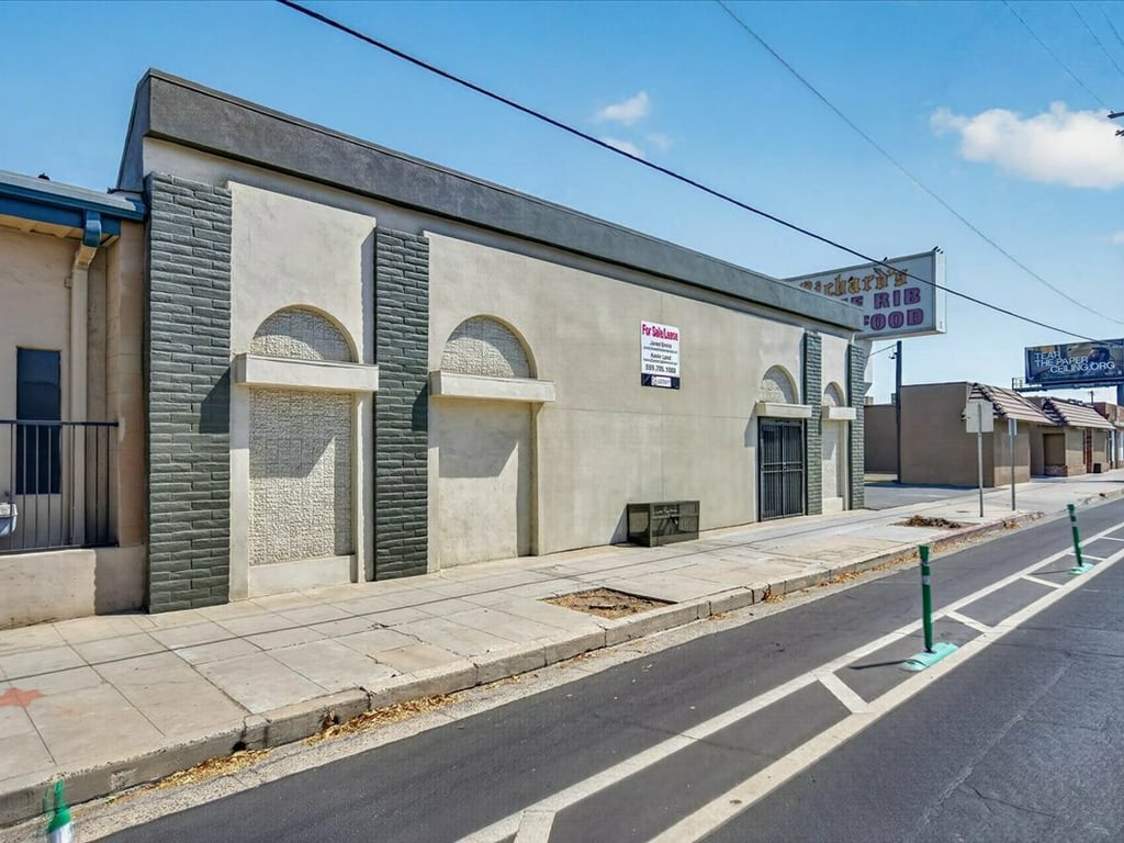 1533 E Belmont Ave - Photo 8