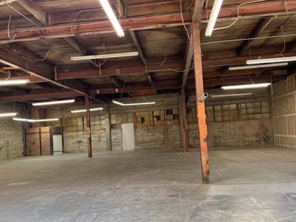 1850 W Donner Ave - Photo 2