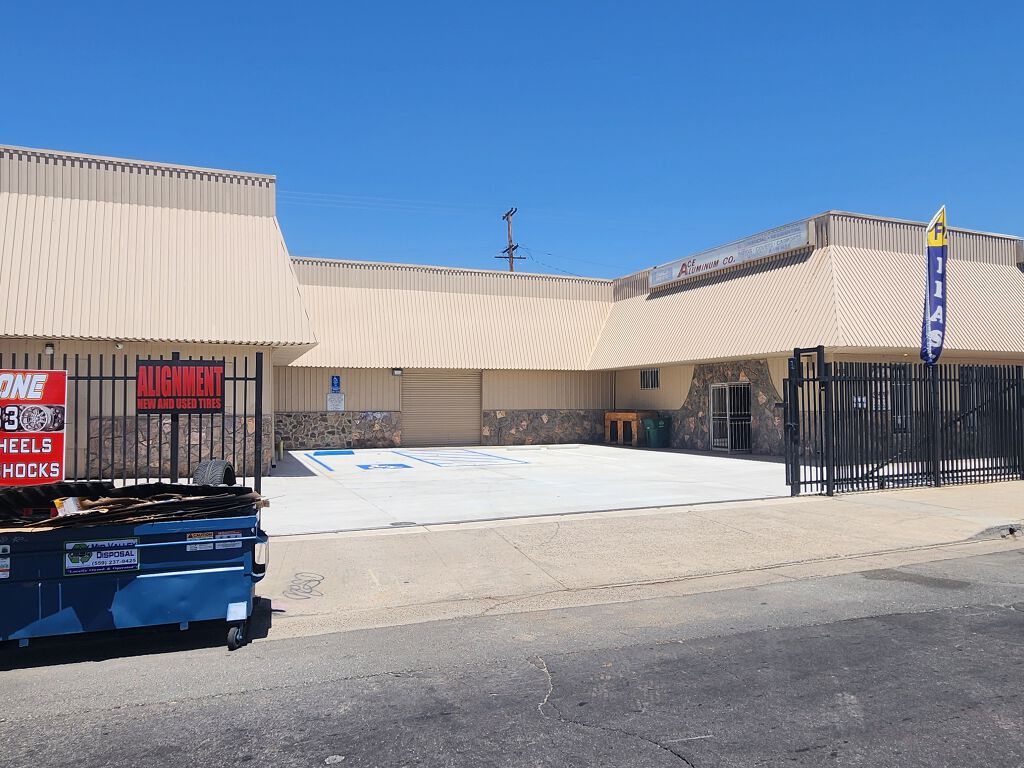 1907 E Olive Ave - Photo 2