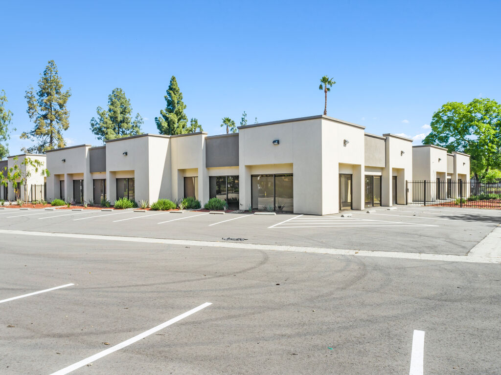 2002 N Gateway Blvd - Photo 3