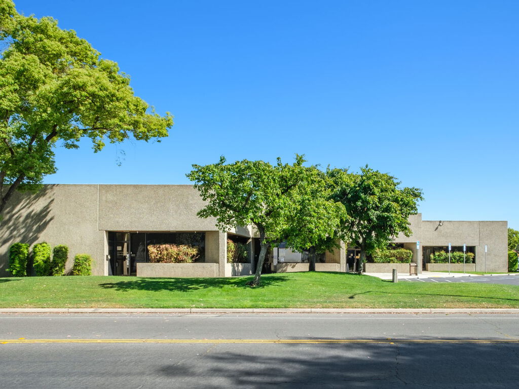 2048 N Fine Ave, Fresno