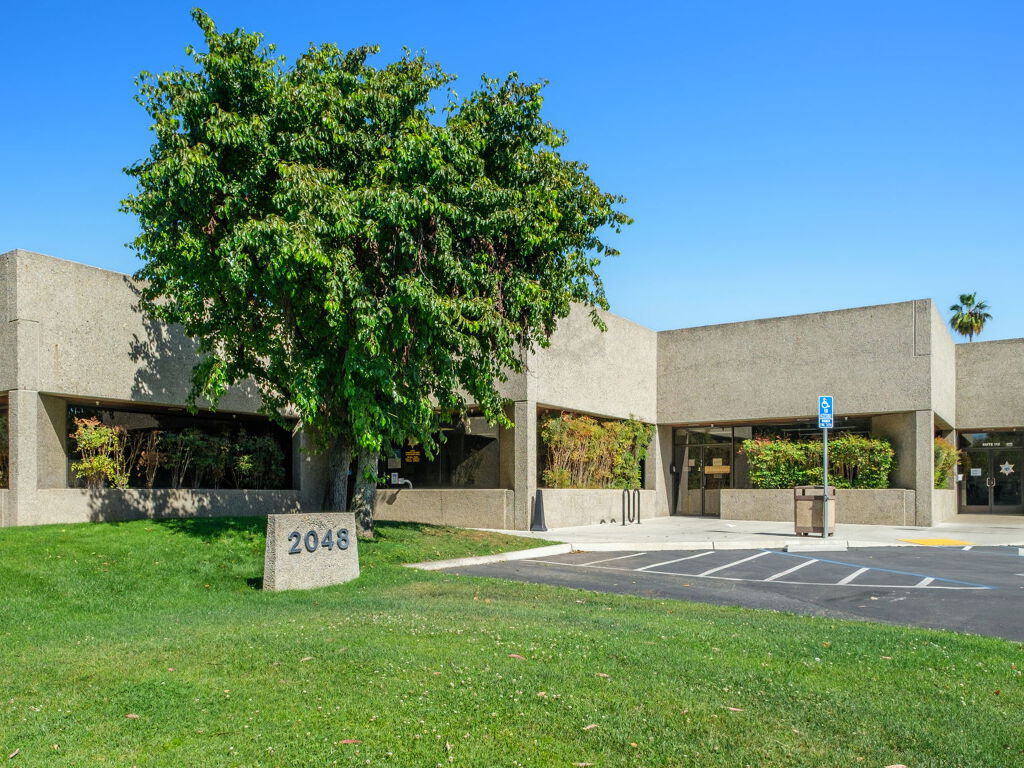 2048 N Fine Ave - Photo 3