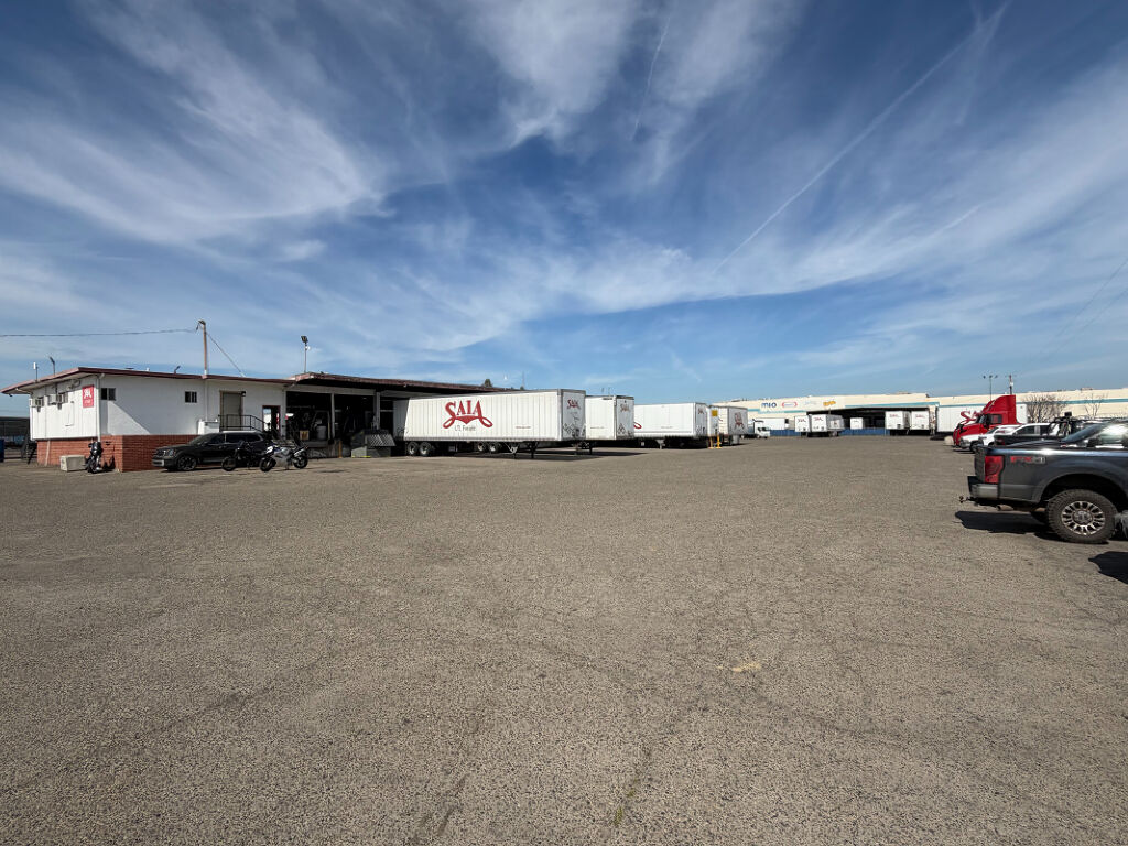 2575 South Sunland Avenue - Photo 3