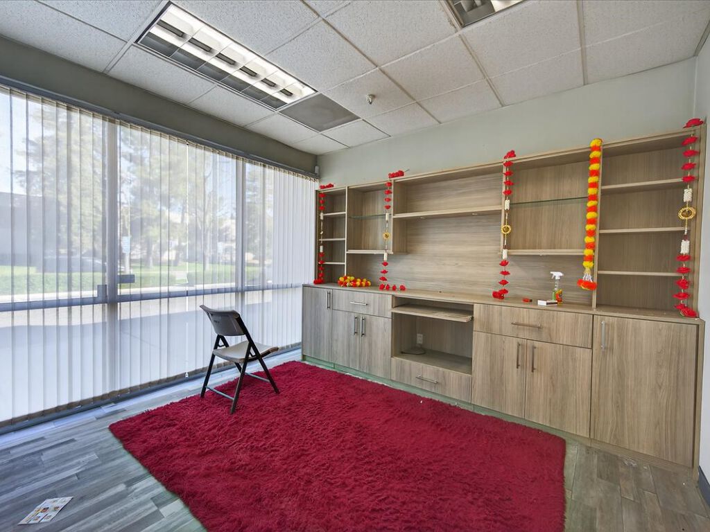 2695 N Fowler Ave - Photo 7
