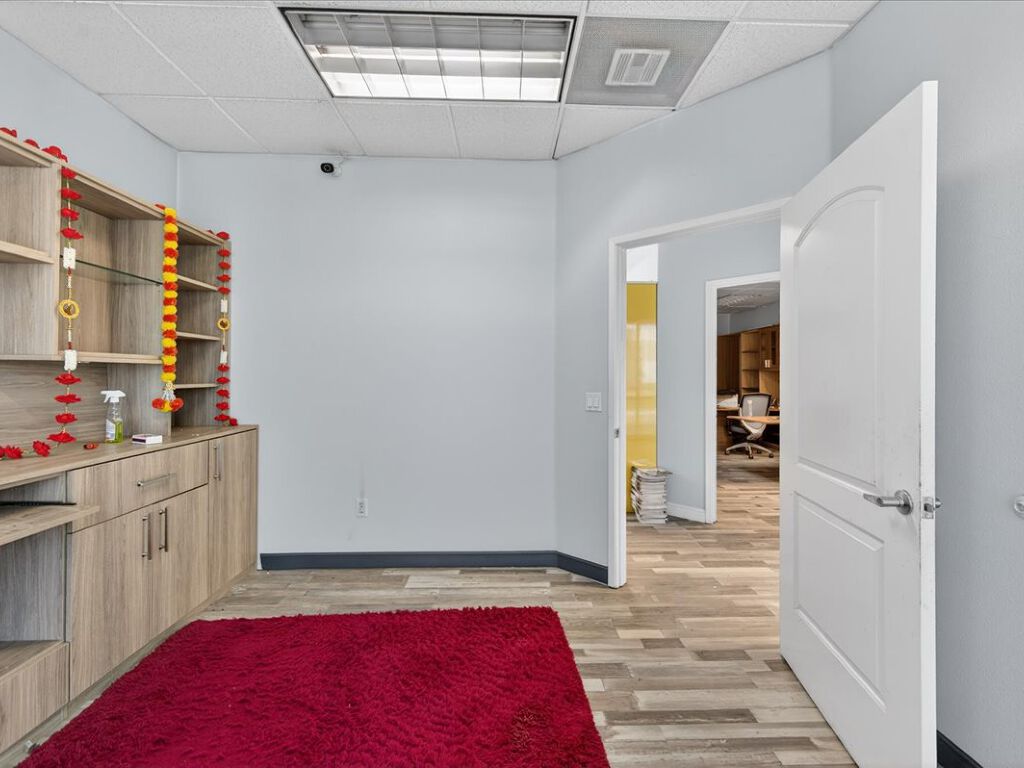 2695 N Fowler Ave - Photo 8
