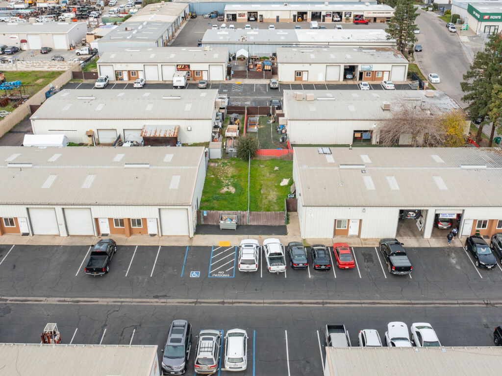 2695 N Sunnyside Ave, Fresno