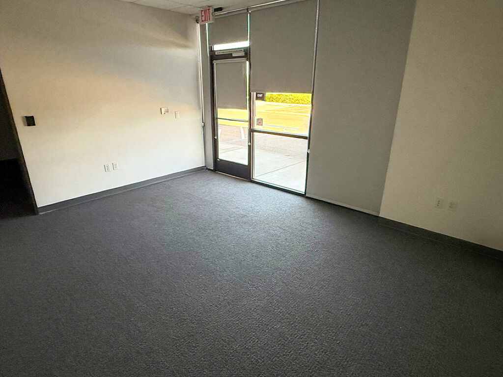 2933 S Elm Ave - Photo 5