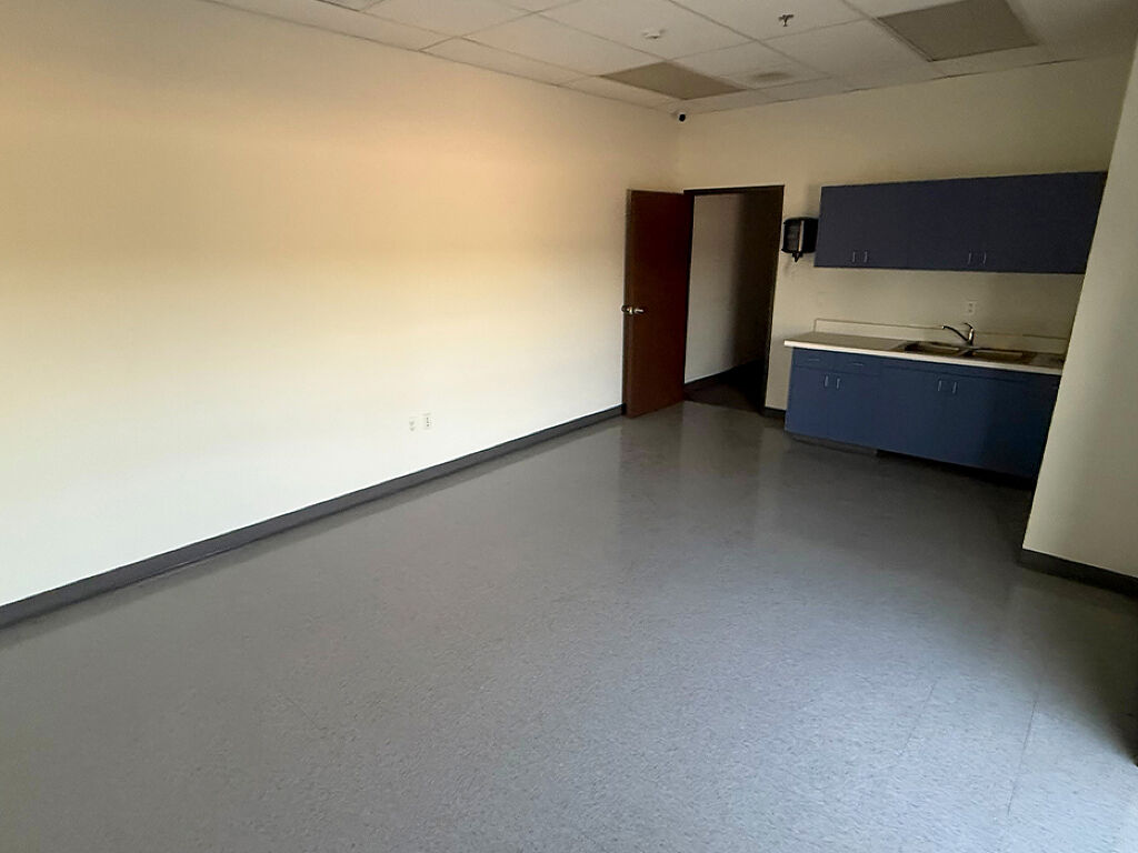 2933 S Elm Ave - Photo 6