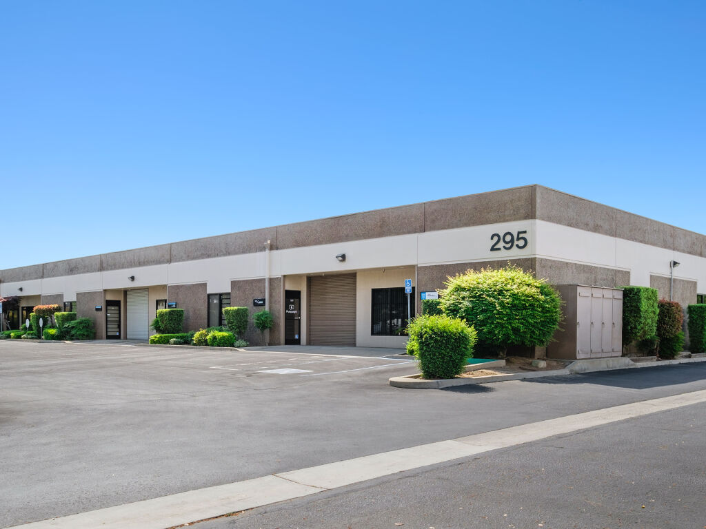 295 W Cromwell Ave, Fresno