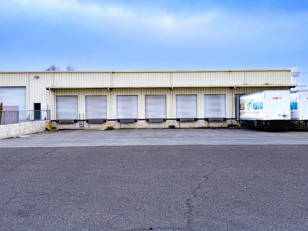3305 S. Chestnut Avenue - Photo 2