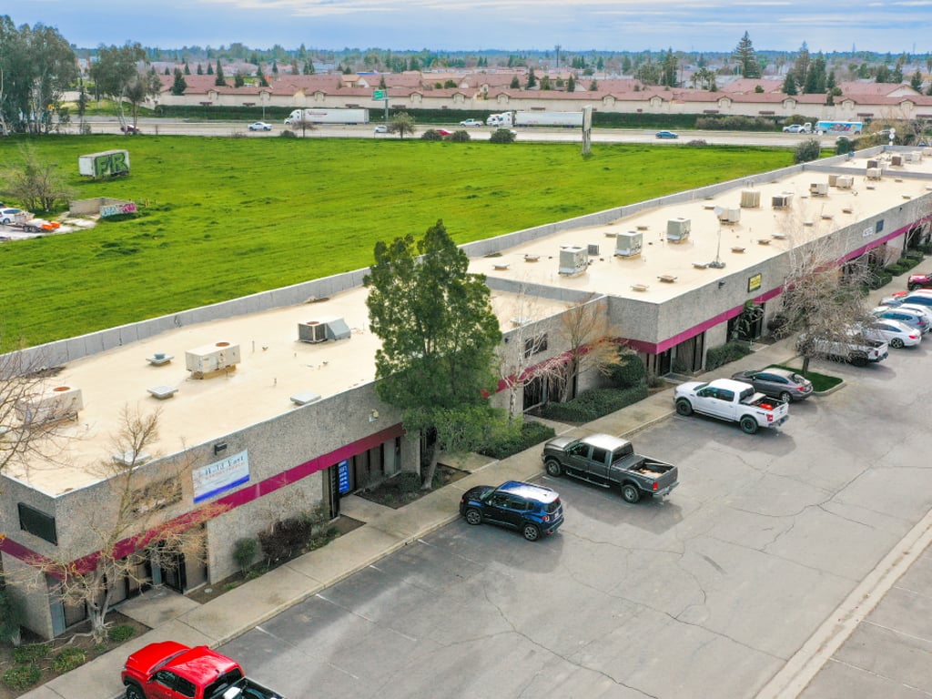 4317-4343 N Golden State Blvd - Photo 2