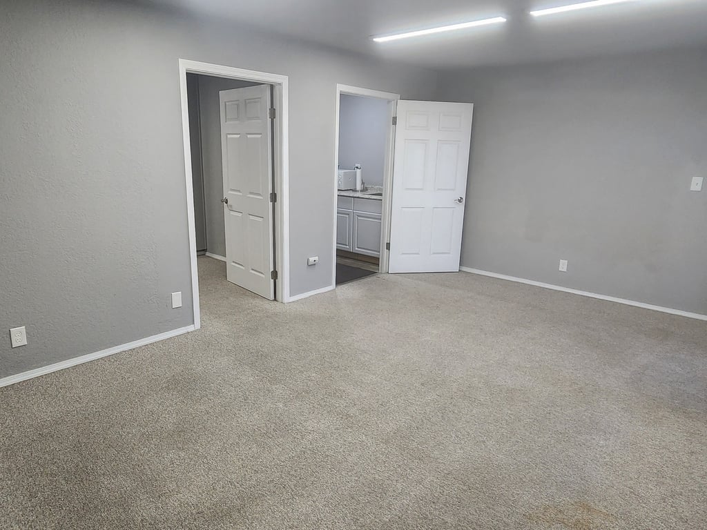 4959 E Dakota Ave, Suite B - Photo 2