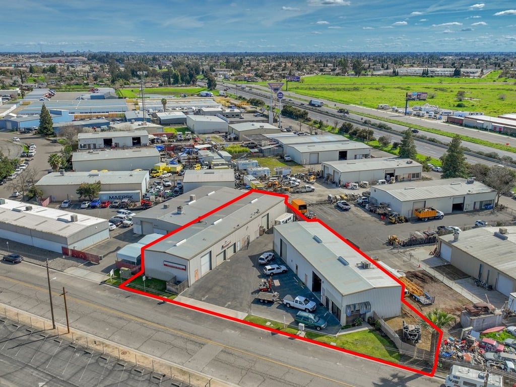 5753 W Barstow Ave - Photo 2