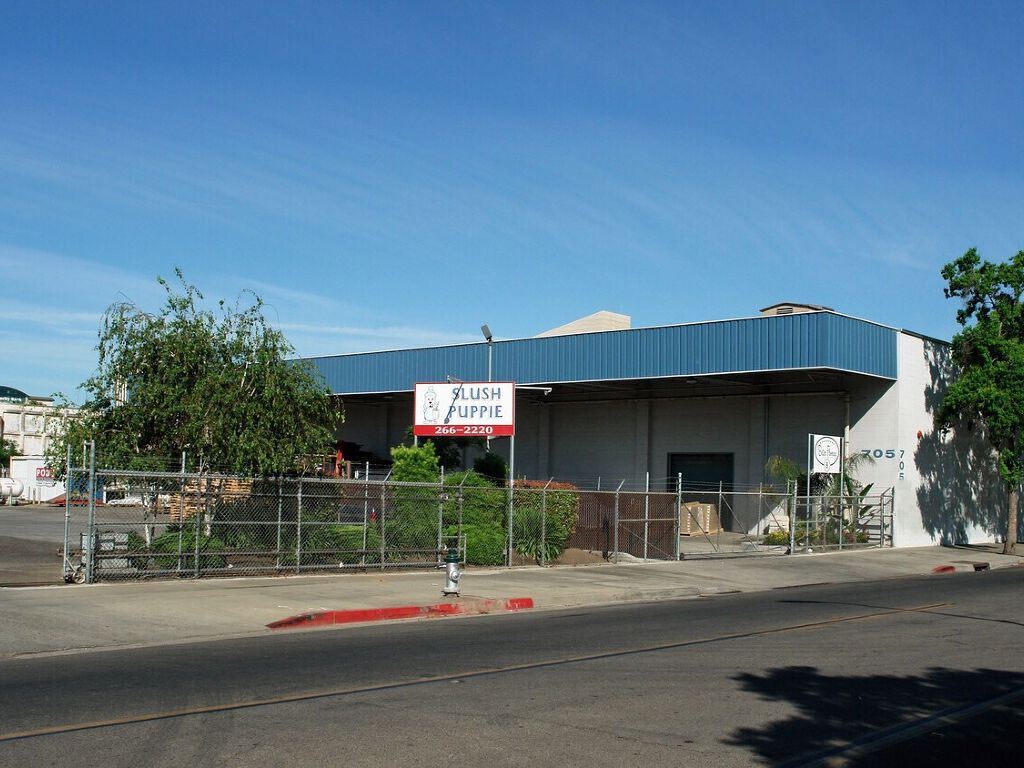 705 R St - Photo 2