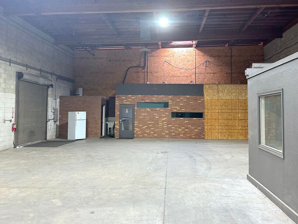705 R St - Photo 5