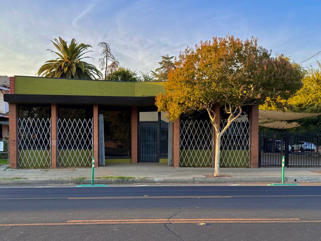 741 E BELMONT AVE - Photo 3