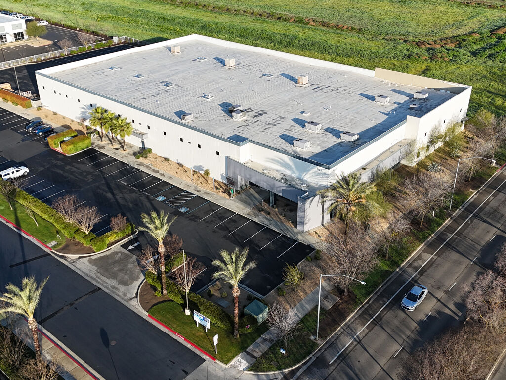 998 N Temperance Ave, Clovis